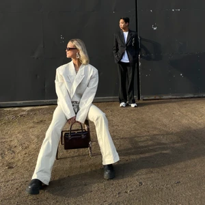 LILY OF THE VALLEY- BEIGE KOSTYMBYXOR - Ursnygga kostymbyxor! Strl 40 men passar 34-40 beroende på önskad passform!🤎