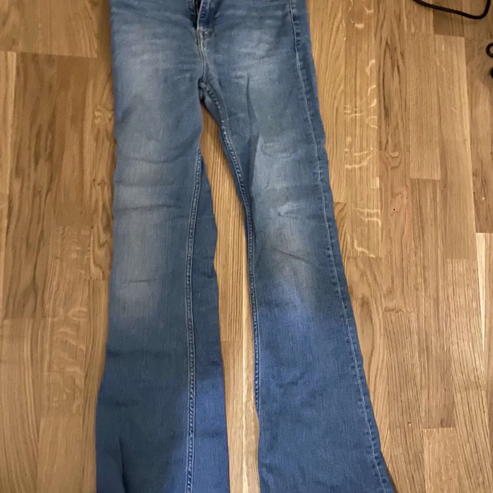 Lee jeans i storlek W28 L33, i mycket fint skick. Köpare står för frakt . Jeans & Byxor.