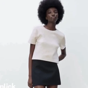 Zara - slutsåld helt oanvänd med prislapp kvar! Något liten i storlek!  är fler intresserade blir de budgivning! 