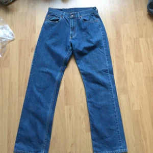 midrise jeans - feta midrise jeans. sitter som dem populära från zara! storlek w30 l32. köparen står för frakt 💚