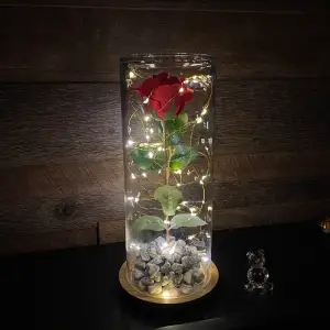 [Forever rose] Färg: Röd / Color: Red Diameter: 12cm / 4.7 inches Höjd: 32cm / Height: 12.6 inches Light: Led
