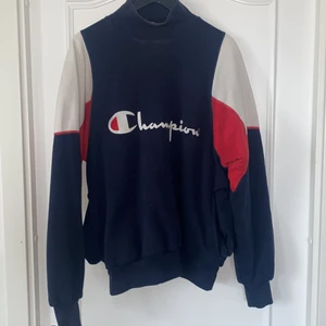 Champion hoddie  - Mysig tröja från Champions med fickor. Märket framtill är lite slitet