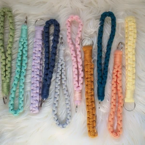Macrame nyckelring - Finns i tio olika färger 