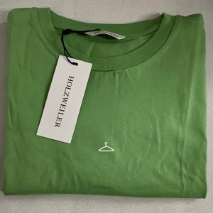 HOLZWEILER T-SKJORTE - Passer alt fra S-M🥰 Ubrukt.