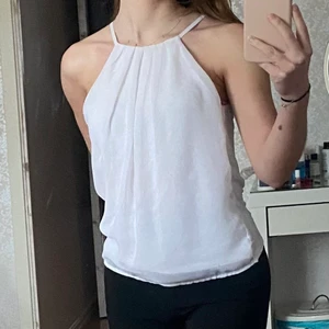 Vit sommar linne - Världens finaste linne från Cubus💗 använd fåtal gånger men den är i princip som ny, inga fläckar eller andra skavanker💗 