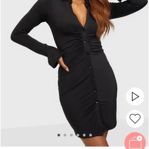 Svart kort klänning - Svart bodycon klänning som är för liten för mig kostar egentligen 350kr