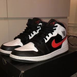 Jordan 1 Mid Chile - Skick 8,5/10 