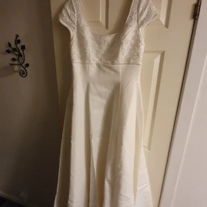 Bröllopsklänning stl 40-42 - Använd 1 gång