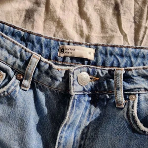 Jeans - Blåa jeans från Gina. Säljer dom för dom är för små för mig🙂