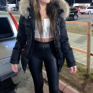 Hollies 38&40 - Säljer nu båda mina hollies jackor den första är storlek 40 men passar mig som är 38 och min vän som är 36 2500kr för den, den andra är storlek 38 passar både 36&38 och vill ha 1400kr för den kan gå ner i pris vid snabb och smidig affär skriv om de är nåt annat ni undrar