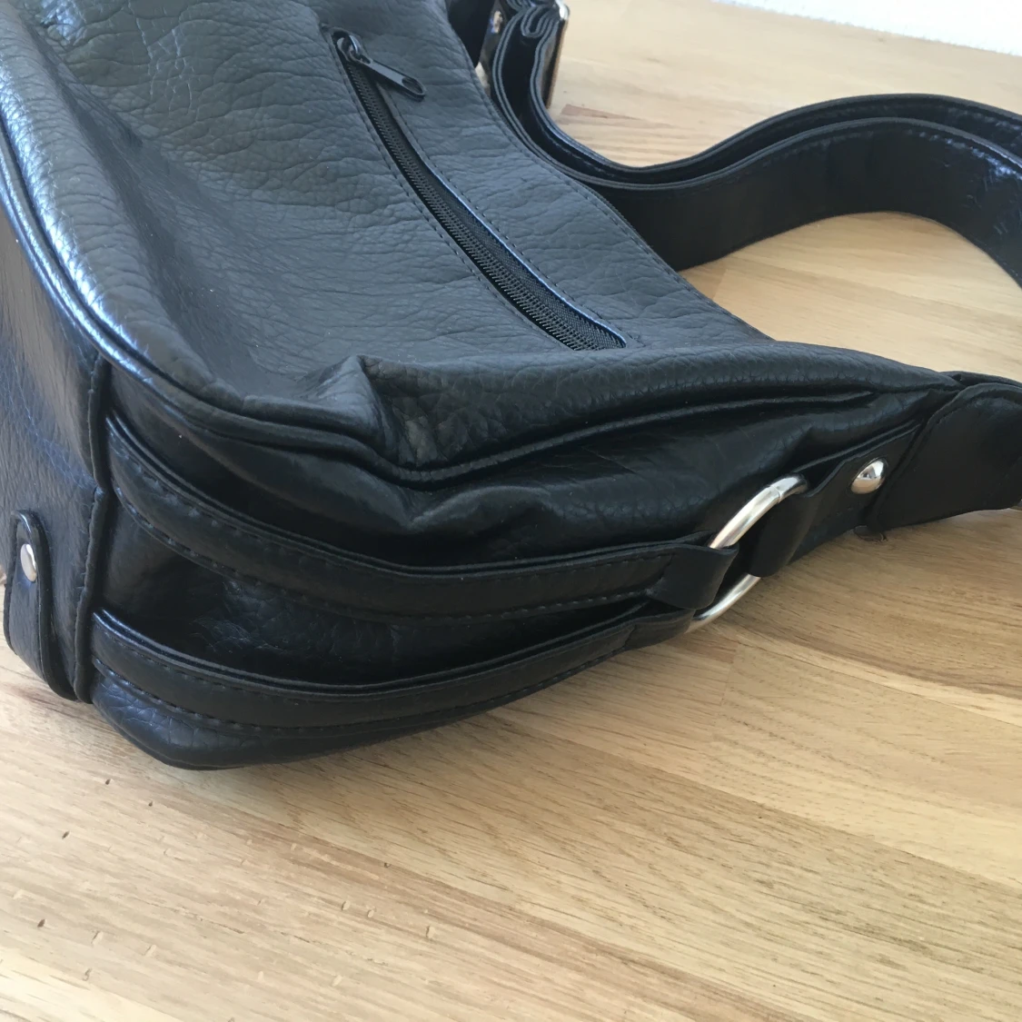 Svart axelremsväska - 91