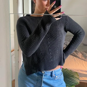 Stickad - Snygg och perfekt inför hösten!!