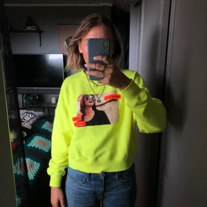 Tröja  - Neon tröja nästan oanvänd