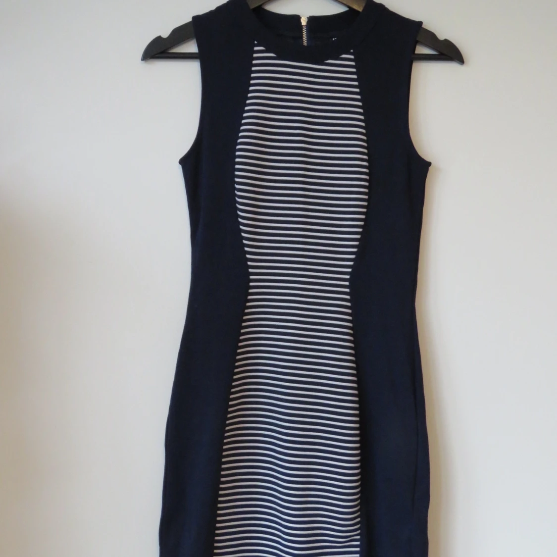 Tajt kort klänning strl 36 - 90