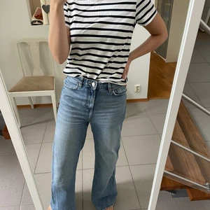 Randig Weekday t-shirt  - Superhärlig t-Shirt från Weekday! Fortfarande i nyskick 