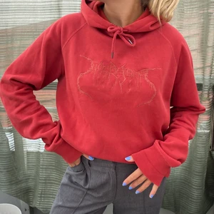 Tiger Of Sweden Hoodie - Säljer en Tiger Of Sweden Hoodie. Passar både kille och tjej, mycket skön! Nypris 899kr