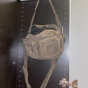 Intressekoll  - Säljer, kom med egna bud privat eller i chatten minst 100kr. 