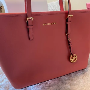 Michael Kors väska - Helt ny, aldrig använd. Dustbag ingår