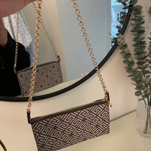 Mini-axelväska - Mini-axelväska köpt från Asos. Aldrig använd! 