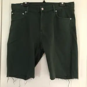 Gröna shorts från weekday. Dom är helt oanvända.