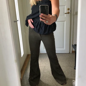 Manchester byxor  - Lågmidjade manchester byxor köpta second hand från Zara🙌🏻🙌🏻