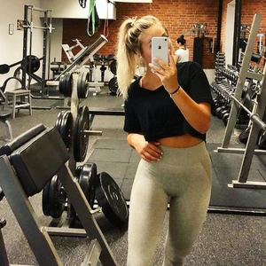 Gymshark tights - Säljer dessa välskötta gymshark tightsen i Stl XS. Dessa kommer inte till användning utan ligger mest i garderoben, hoppas att dom kan komma till mer användning hos någon annan. Skriv vid frågor❤️