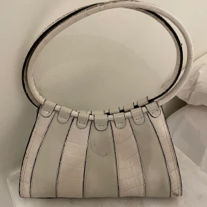 Vintage väska❤️ - Super snygg vintage väska. 3 för 2 på allt!!!❤️❤️❤️