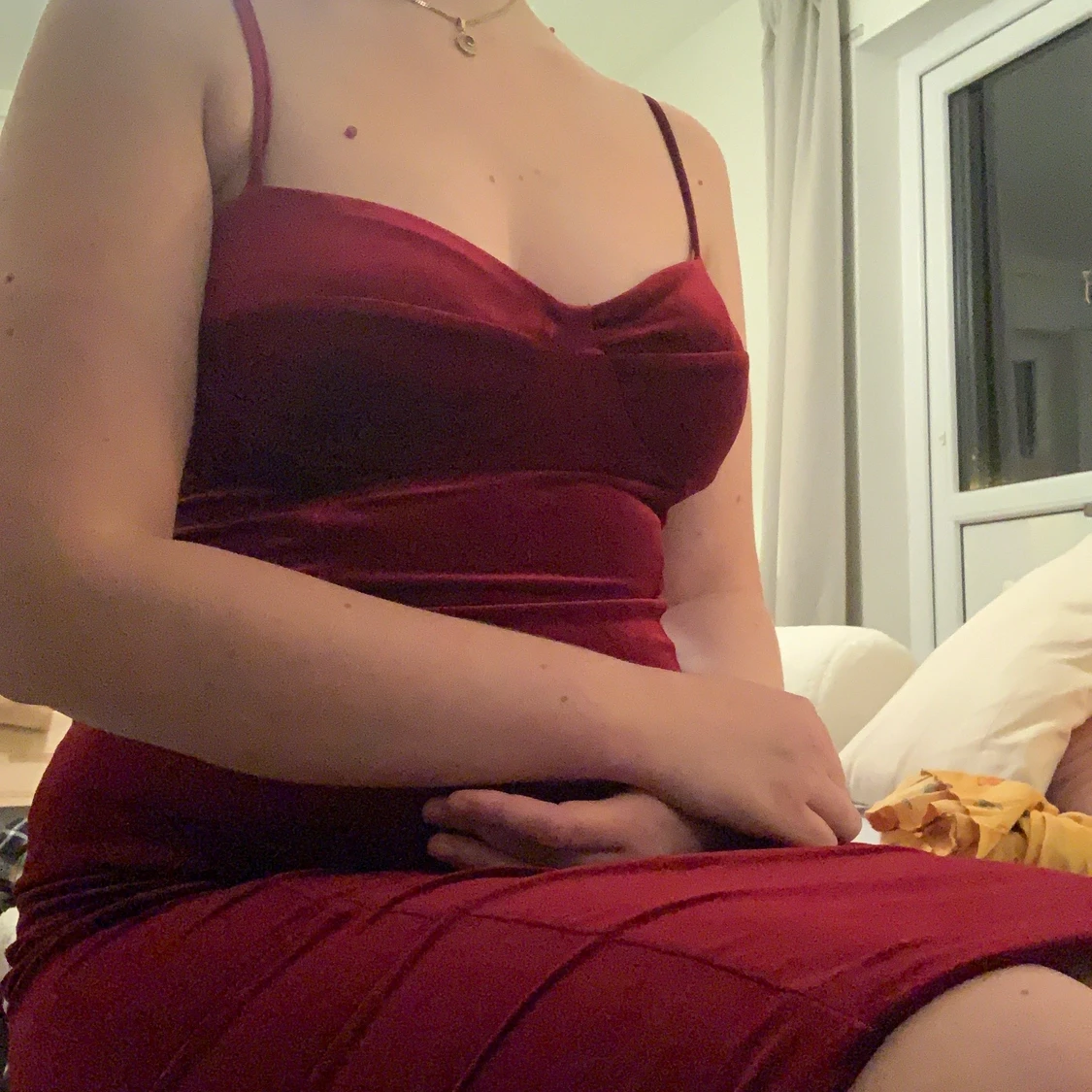 Röd midiklänning i sammet strl M - 91