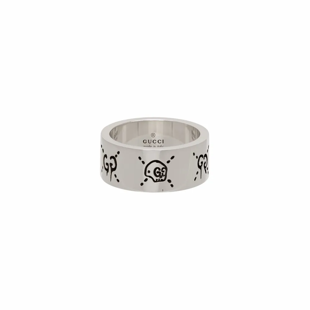 Gucci Silver Trouble Andrew Edition Slim Ring  - Brand New - Sizes: 17, 18, 19 IT - Price 1000 - Retail 2000                                                                          Gucci Silver Trouble Andrew Edition Ring  - Brand New - Sizes: 17, 19, 21 IT - Price 1200 - Retail 2300                                                                                 (Jag hjälper med storlekarna i dm). Accessoarer.