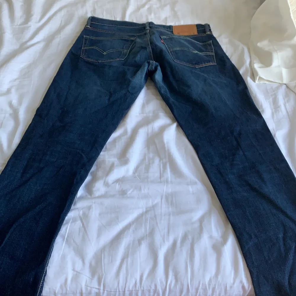 Säljer mina väldigt sparsamt använda Levis jeans modell 508 i storlek 31x32 . Jeans & Byxor.