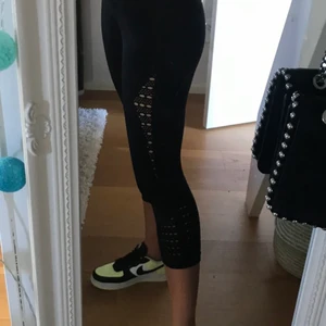 Gymshark tights  - Gymshark energy seamless cropped tights. Storlek M. Använda men fortfarande i bra skick! 