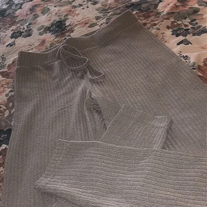 Gråa byxor - Helt ny beställt, i god skick och bekväma.