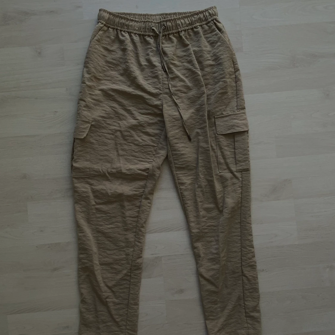 Beige byxa med knyte s. S