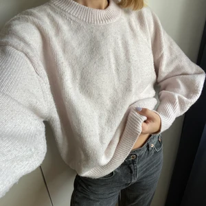 Ljusrosa stickad tröja  - Ljusrosa stickad tröja från H&M! Skriv för mer bilder❤️