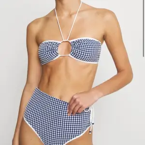 Så himla fin bikini från la perla. Nypris är 2390kr!! Den är i nyskick, säljer då jag ej passar den :( underdel i strl 38 och överdel i 70D (men passar även mindre) 