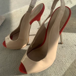 Klackar - Pågrund av flytt så säljer jag mina klackar billigt!