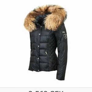 Rockandblue jacka - En kort modell av rockandblue jacka, äkta päls, storlek 36 motsvarar S haft den i ca. 1 år