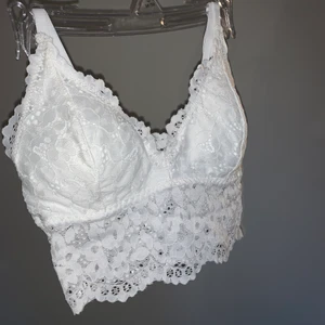 Spets-Topp - Helt nya och oanvända! 70kr/st ❤️ Frakt tillkommer 💕 VITA SÅLD 🤍