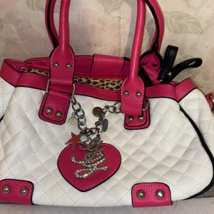 Vet inte  - Jätte fin typ e-girl eller alt style tycker jag. Har  använt noll gånger ute 