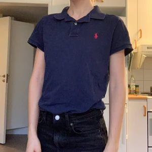 Ralph lauren tröja - Skinny fit i L, sitter pösigt på mig som är XS-S