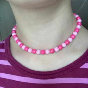 Halsband - Ett trendigt halsband i litet mått.💗 köpare står för frakt.💗 frakten=12kr.💗