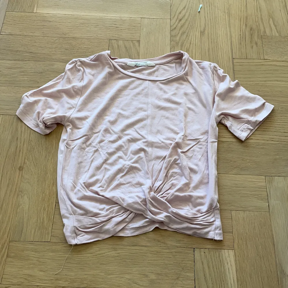 En rosa tröja med en Knut!. T-shirts.