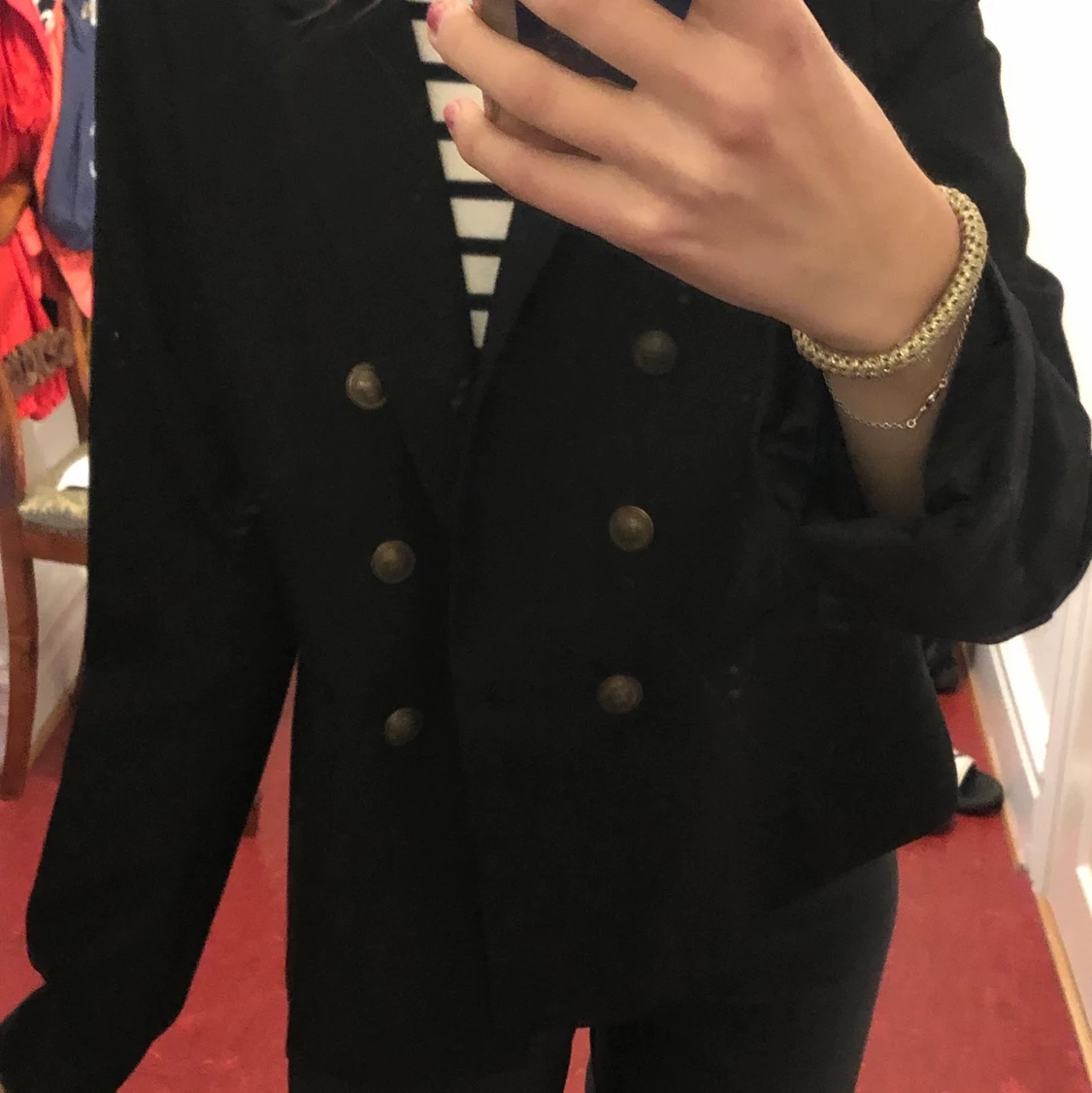 Svart kavaj med knappar - 91