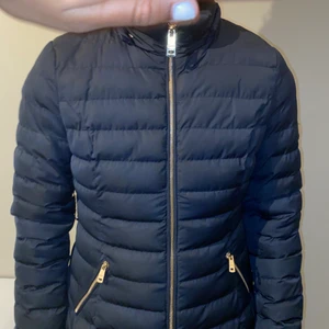 Blå jacka  - Köpt för  899 kr