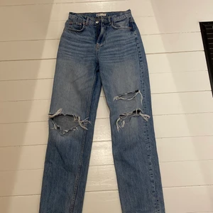 Gina Tricot - Populära jeans från Gina i storlek 34 använda fåtal gånger