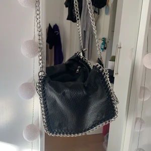 Väska från scorett - Svart trendig väska från scorett 