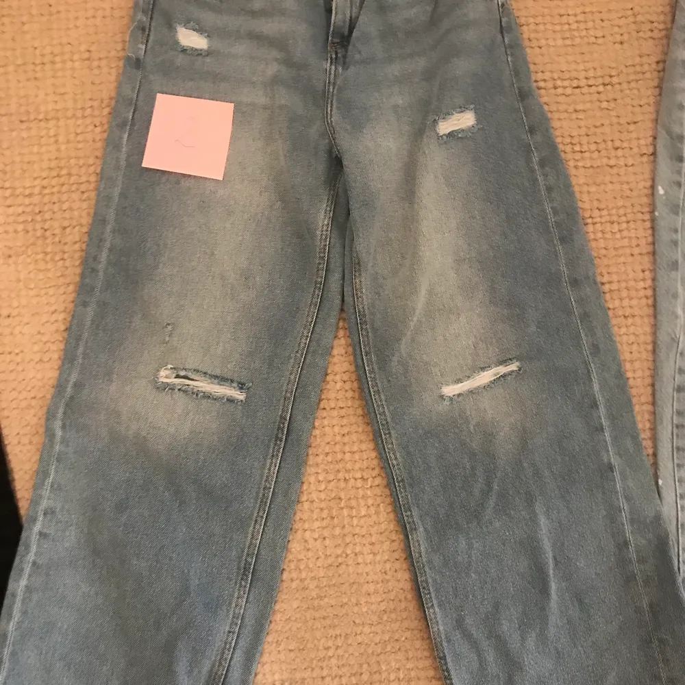 Sex par jeans köpta i våras. Säljes för 120 kr/par alt 500 kr flr allihop.                                                Nr 1-4 Zara 152.                                                       Nr 5  River Island.                                                       Nr 6 Lab Industries. Jeans & Byxor.