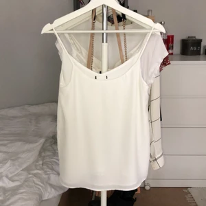 Lindex linne - Linne i polyester från Lindex. Storlekslapp saknas men tror den är small. 