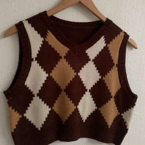 Vest - Super söt stickad vest, strl xs, brun, helt oanvänd, perfekt för sommaren, köparen står för frakten