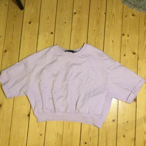 Tröja i stl S - En lila tröja som är väldigt skön och passar nu i vår/sommar ❤️❤️❤️❤️❤️